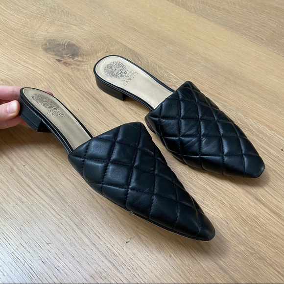 ❌SOLD❌Vince Camuto Felmin Quilted Slides - Picture 2 of 7
